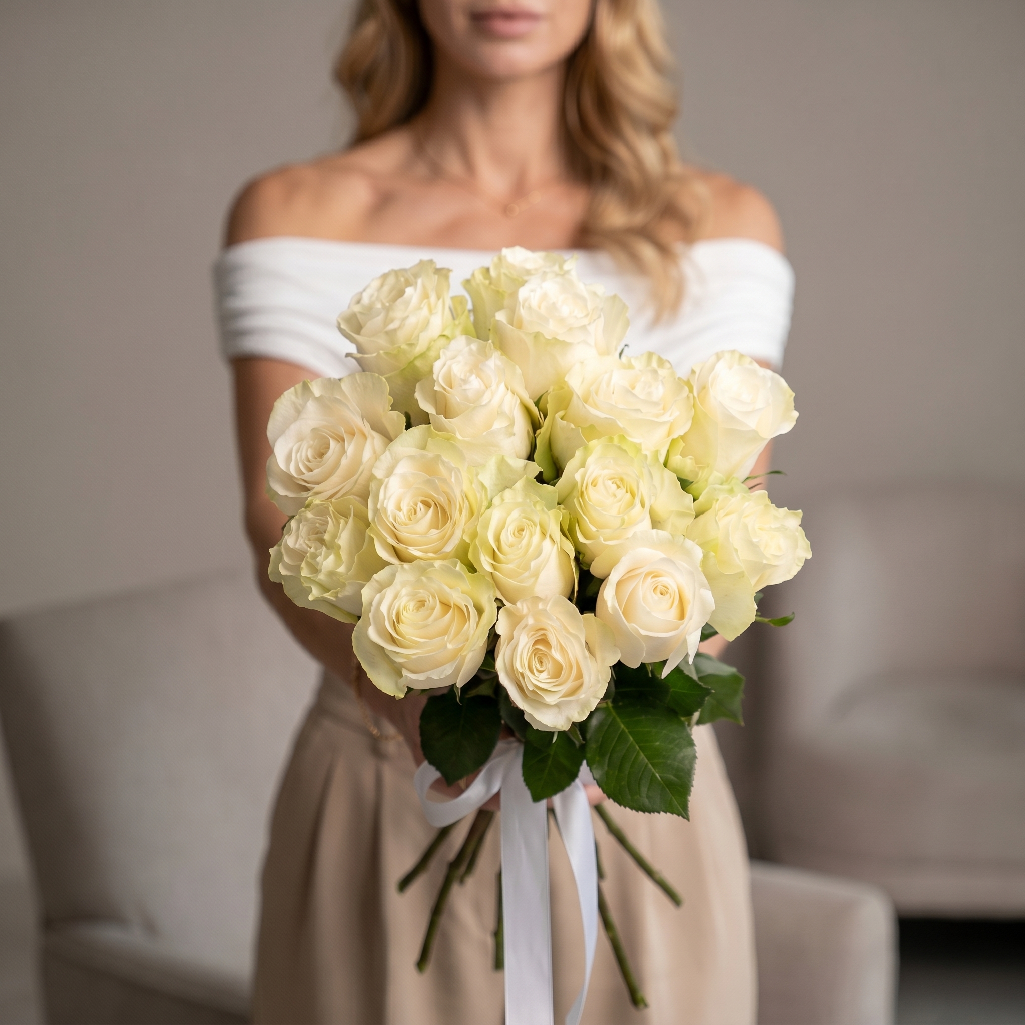 Букет Букет из 15 белых роз под ленту