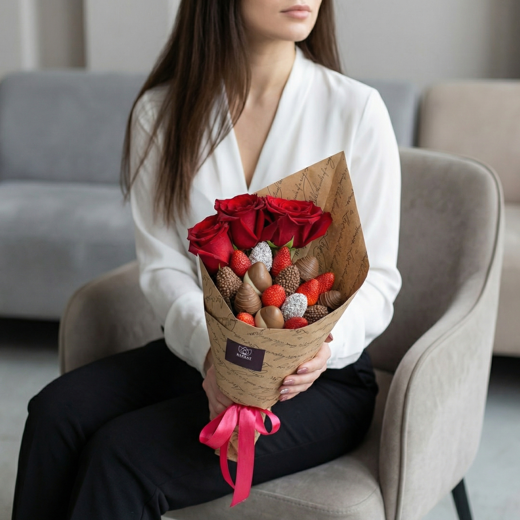 Букет Клубничный букет с розами