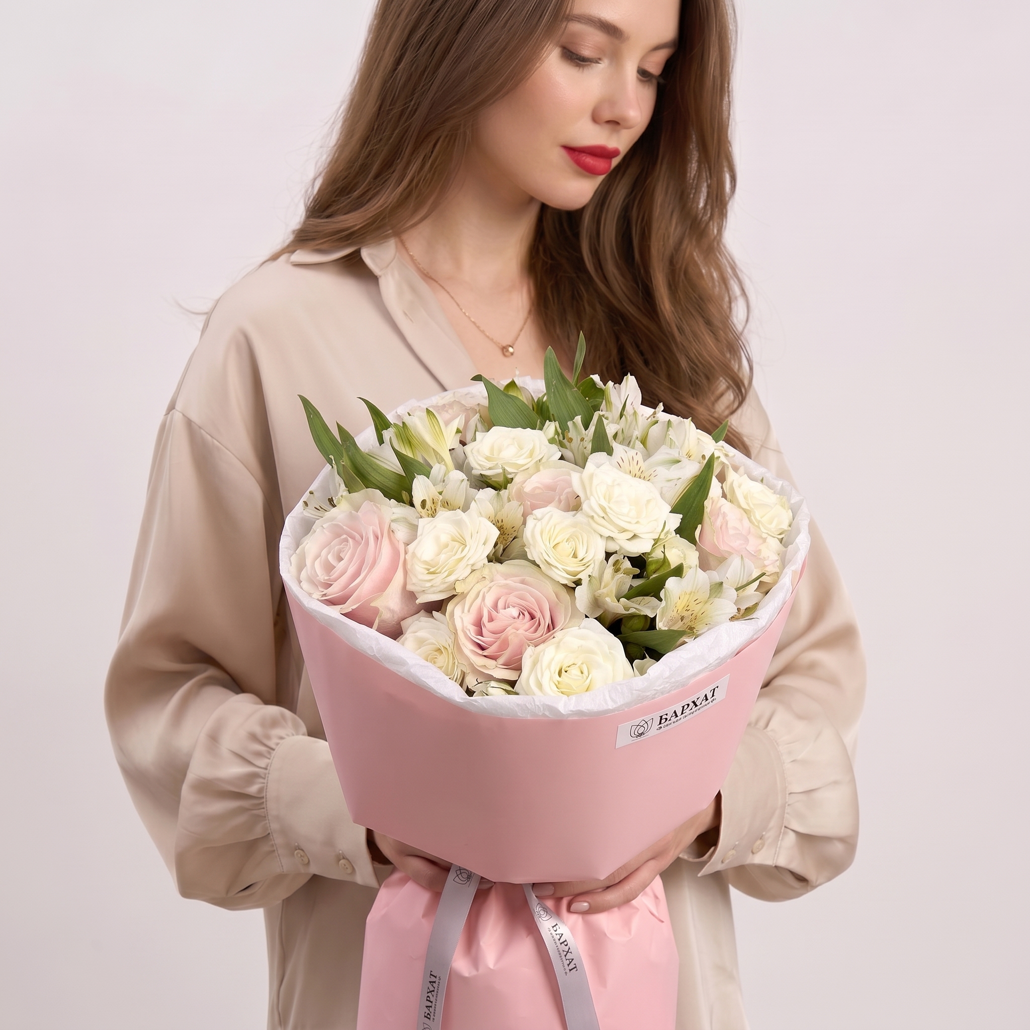 Букет Розовый букет с розами и альстромерией