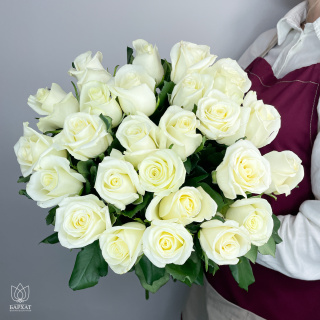 Букет из 25 белых роз под ленту